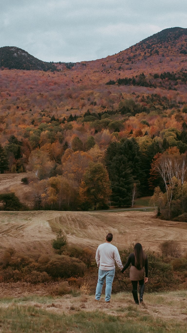 I’m not going to lie, this might be my favorite weekend of fall. Reds coming in, pops of orange, and a little fog to make everything feel extra magical. 🍂

#VermontPhotographer #VermontFall #VermontFoliage #StoweVermont #NewEnglandFall