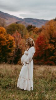 A toddler, one on the way, peak Vermont foliage, and a few curious cows. The sweetest kind of fall magic. 🤎

#VermontPhotographer #VermontMaternityPhotographer #VermontFallFoliage #MaternityPhotography #VermontFamilyPhotographer