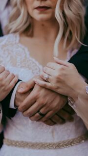 Cheers to eloping in Vermont with nobody but the leaves and your photographer as witnesses. 🥂❤️

@graftoninnweddings @graftoninnvermont 

#vermontfoliage #vermontelopement #vermontphotography #vermontphotographer #savannahbrownphotography #vermontwedding #vermontweddingphotography