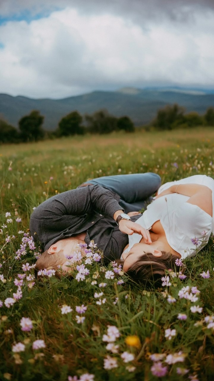 This is your sign to take a babymoon in Vermont. 

Come for the mountains, charming towns, good food, and a little time to just hang out together before your lives get a whole lot busier. ❤️

Vermont is pretty special this time of year.

#VermontBabymoon #StoweLocal #VermontPhotographer #VermontMaternityPhotographer #StoweVermont